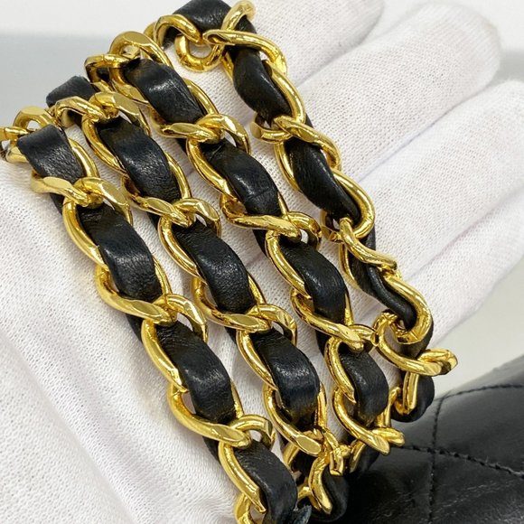 CHANEL Black Lambskin Leather Shoulder Bag - Picture 10 of 13